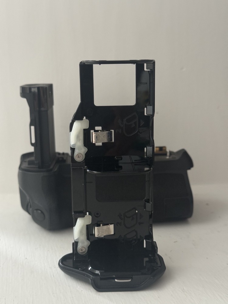 Canon Bg-e22 Battery Grip for EOS R Mirrorless Camera