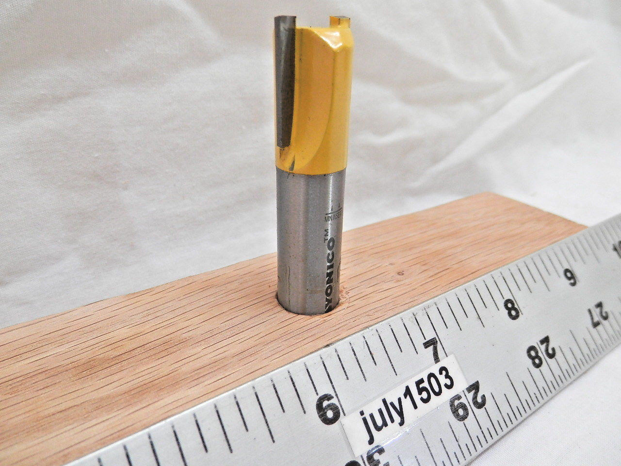 (1) NEW Yonico 5/8" D Straight Carbide Tipped Router Bit 1/2" Shank 2 flute y4