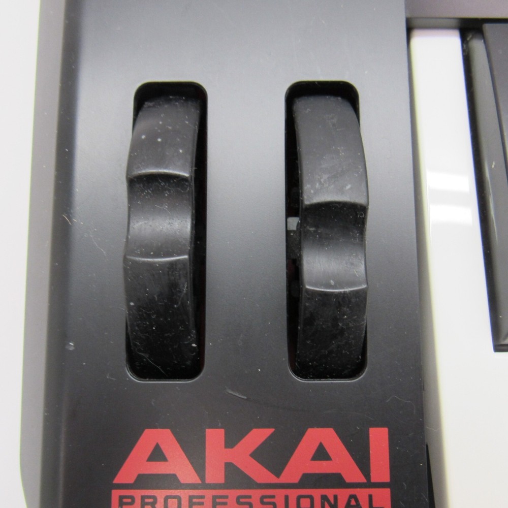 Akai Professional MPK225 25-Key USB MIDI Keyboard & Drum Pad Controller UNTESTED