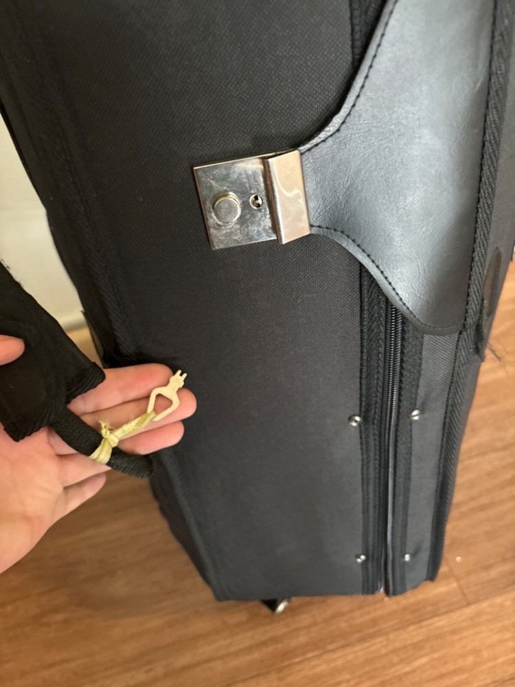 black used cello case 4/4 slightly broken