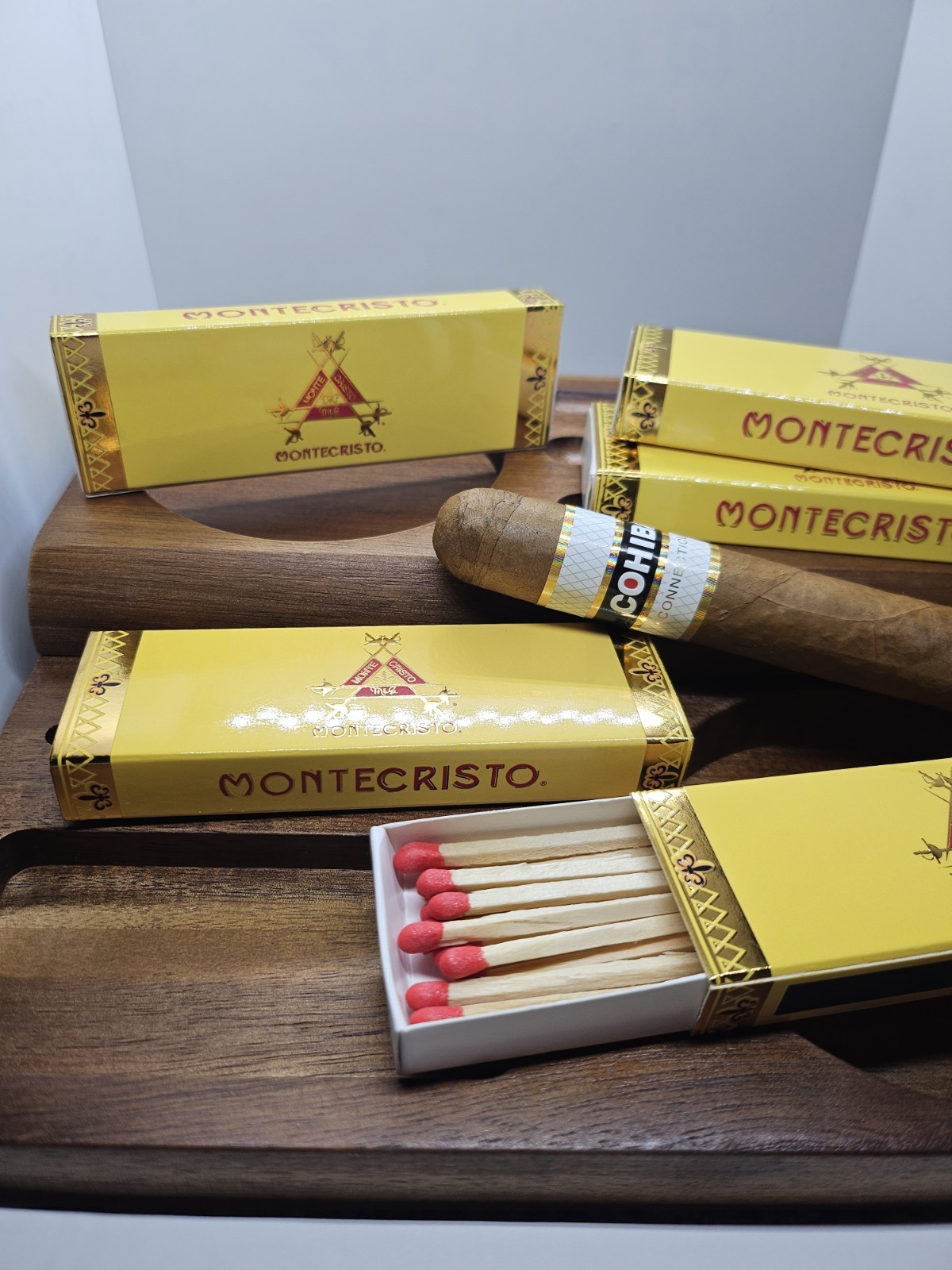 MONTECRISTO Cigars 4 inch COLLECTIBLE HOME CIGAR BAR 1 box of 20 Wood MATCHES