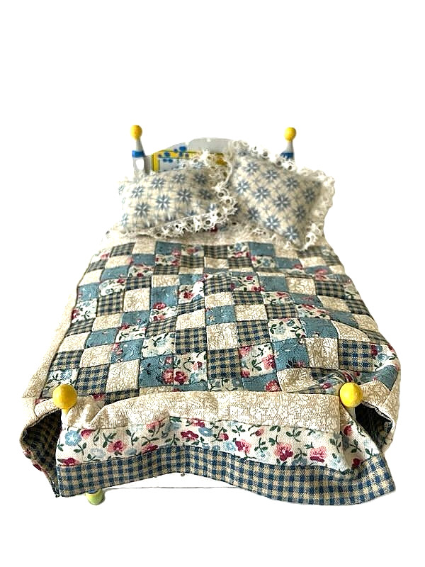 SALE Doll House Pieced Patchwork Quilt & Pillows