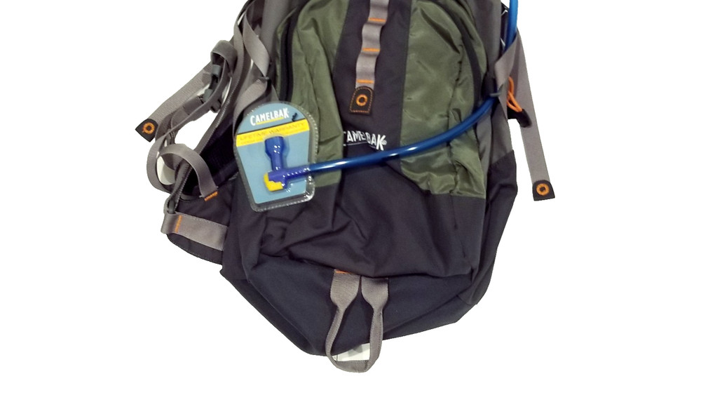Camelbak Cloud Walker 70oz / 2L Hydration Backpack 60577 New