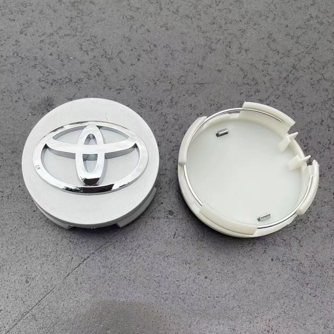 4x TOYOTA WHEEL RIMS CENTER HUB CAP CAPS SILVER BASE CHROME LOGO 62MM CAMRY +MOR