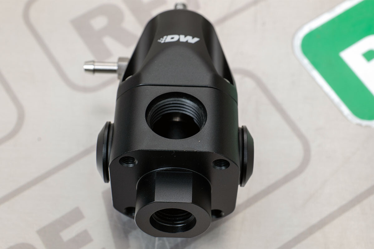 DW DWR1000 Adjustable Fuel Pressure Regulator 30-120 PSI 8AN Quad In / 6AN Black