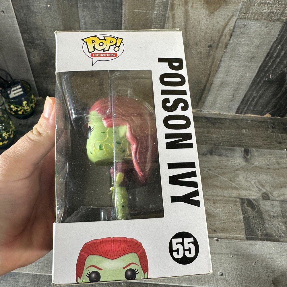 funko pop poison ivy 55 Arkham Asylum (box Damage)