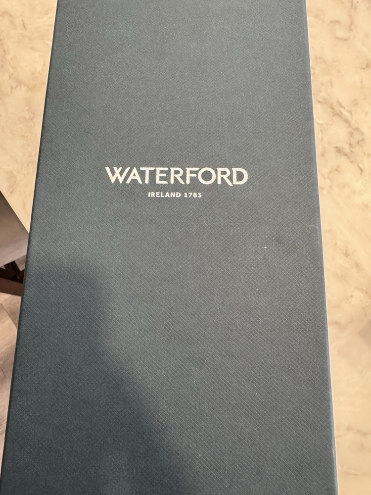 Listers Essence Bud Vase