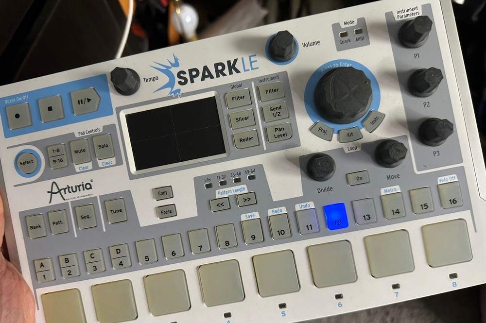 Arturia SPARK LE Sequencer Hybrid Drum Rhythm Machine Drum machine