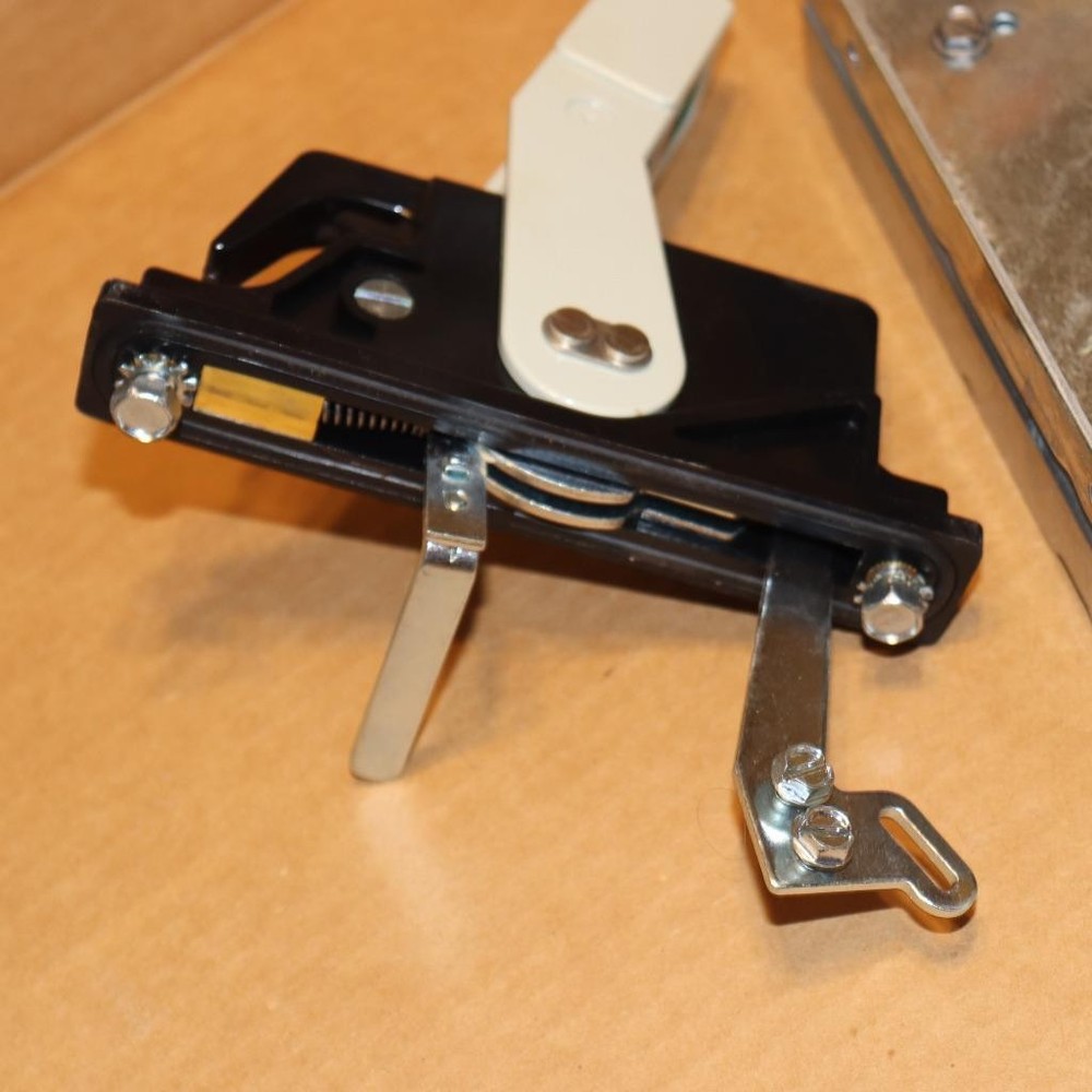 One Replacement Handle Assembly Siemens Motor Starter Combination Enclosure