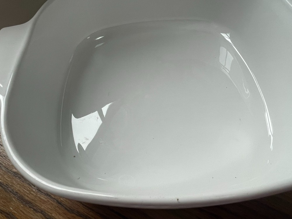 Corning Ware Solid White Pattern 1.5 L Casserole Dish w/ Glass & Plastic Lid