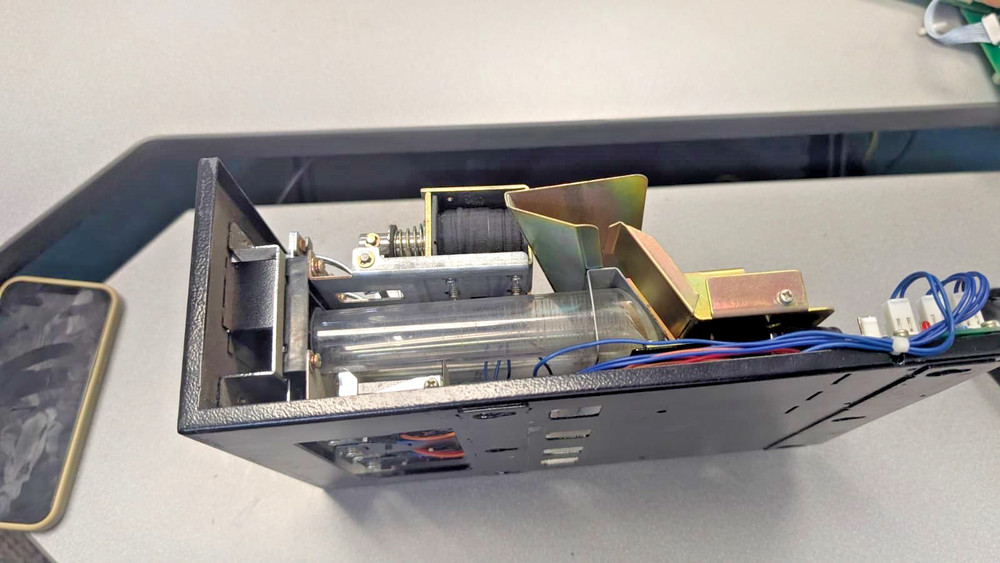 GENESIS COIN MECH FOR MODEL GO127 / 137 COMBO VENDING MACHINE UNTESTED