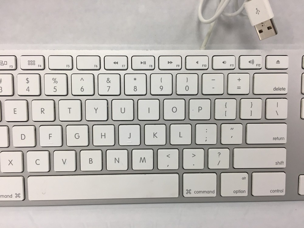 Apple A1243 Wired USB Keyboard Fully Functional #14 AS-IS