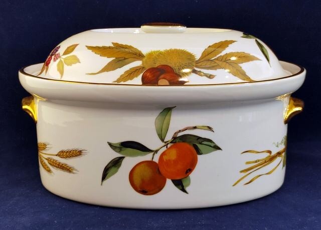 ROYAL WORCESTER EVESHAM GOLD BONE CHINA 2 QUART OVAL COVERED CASSEROLE