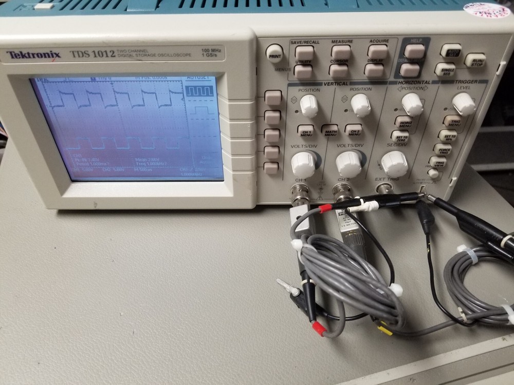 Tektronix TDS1012 100MHz DSO FULLY WORKING With 2 probes FFT function Bright LCD