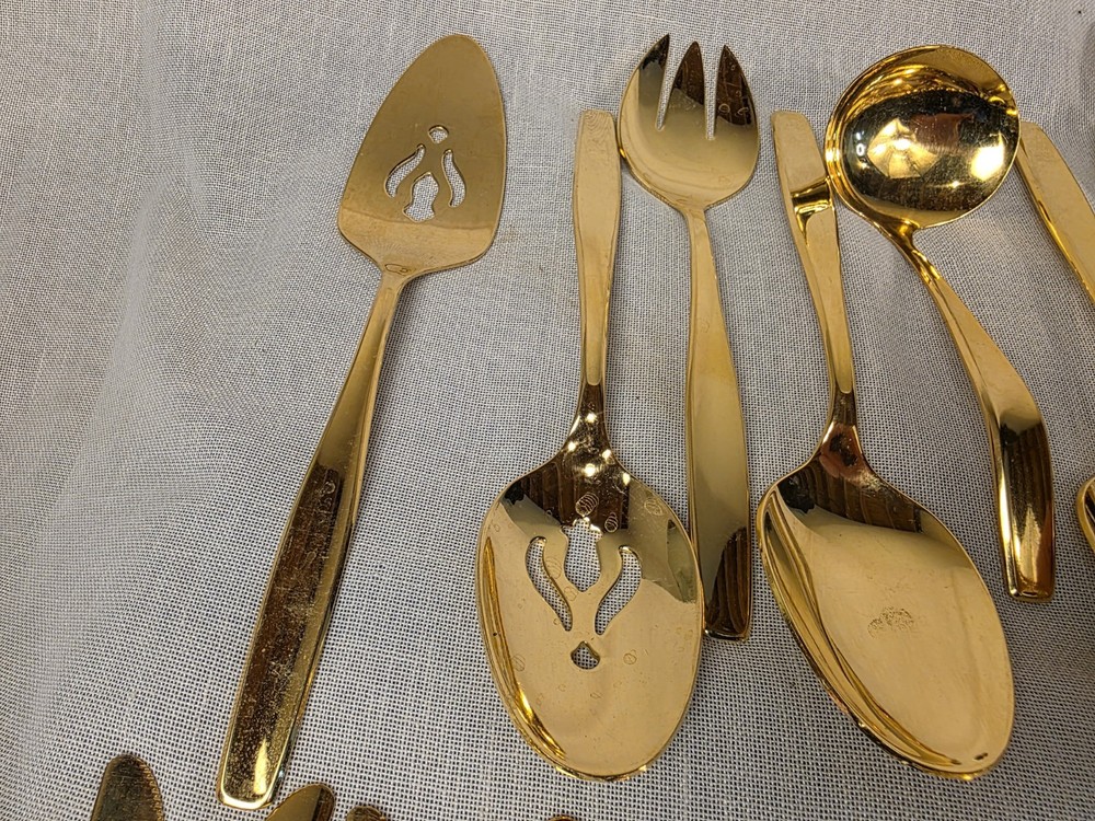 80 Pc Rogers Gold Stainless Flatware. USA.