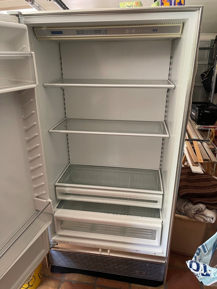 Sub-Zero Fridge Model/Serial:601R/P1504062