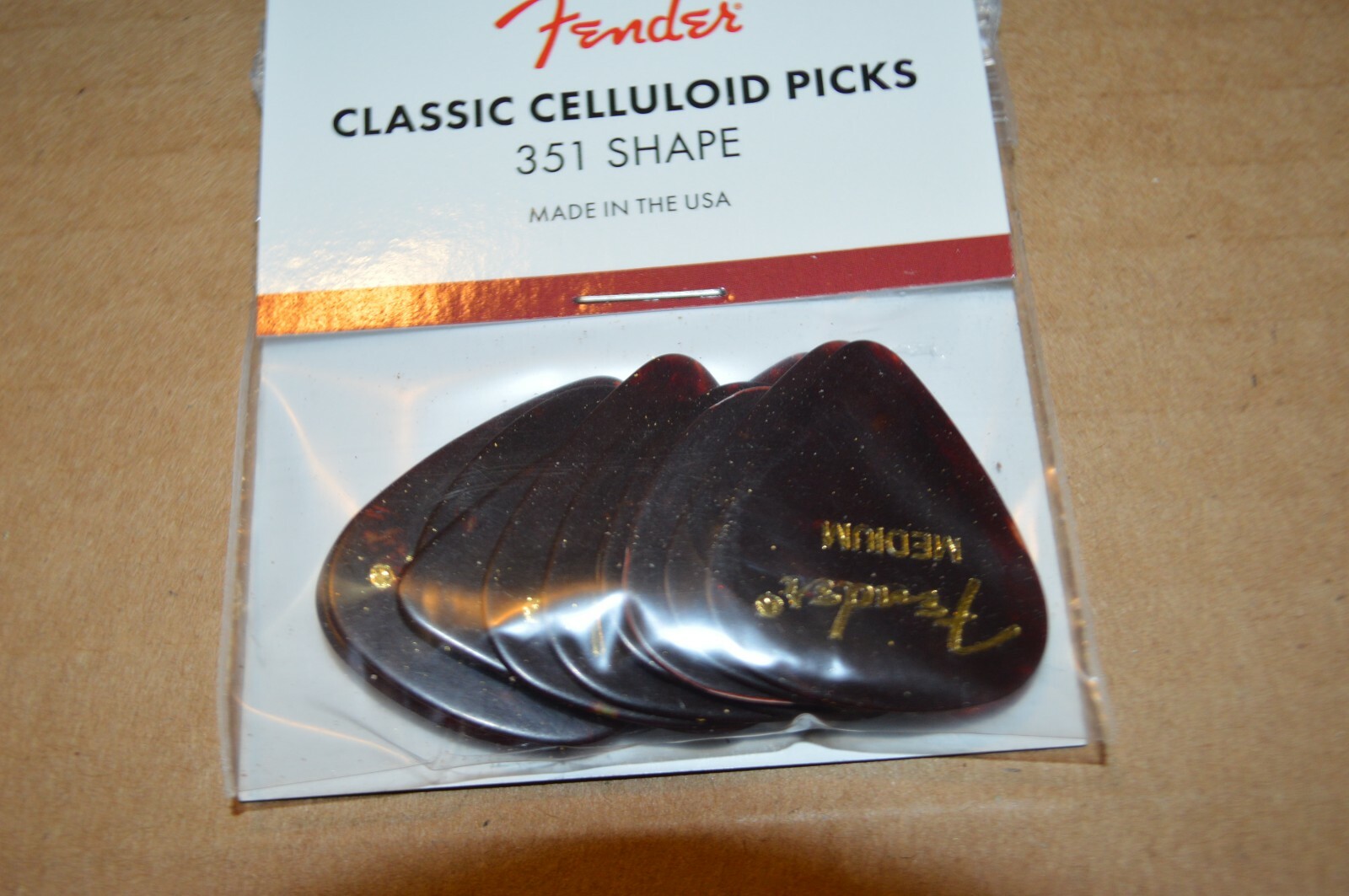 NEW Fender 351 Classic Celluloid Medium Guitar Picks (12) SHELL, 198-0351-800