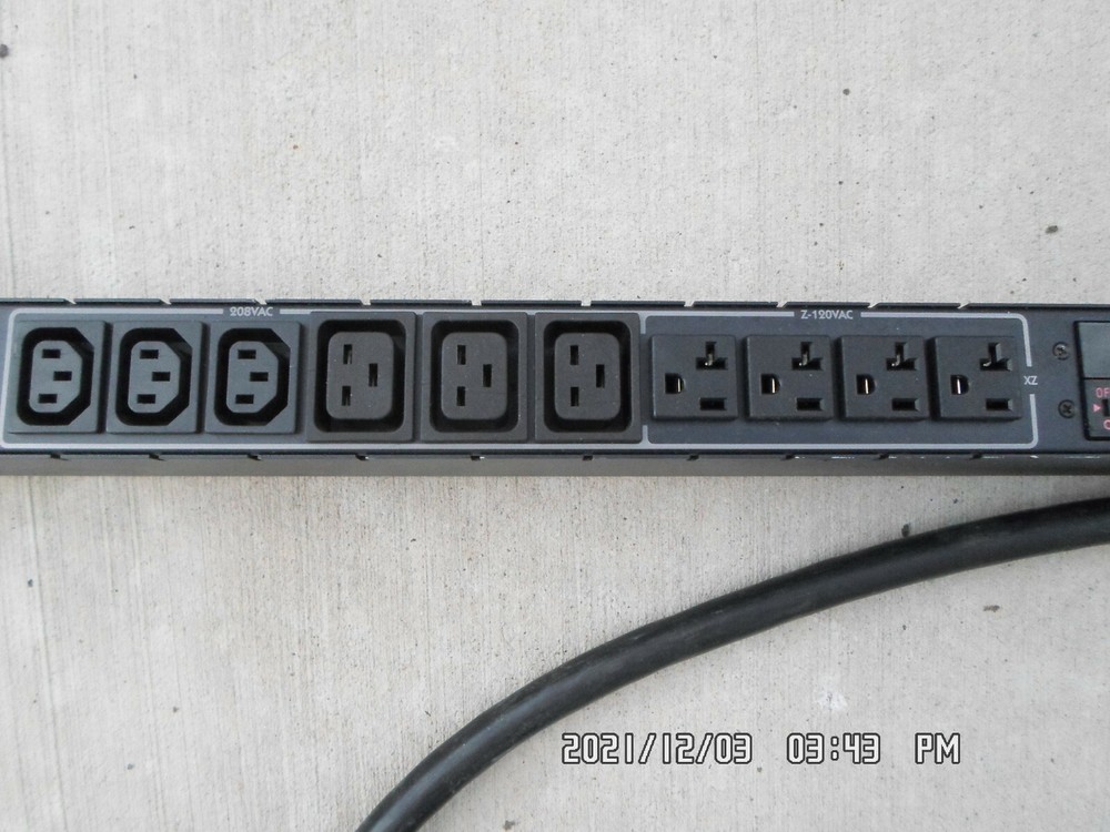 Sentry CS-3AVYM413 SMART CABINET Distribution Unit Server Technology, Inc USED