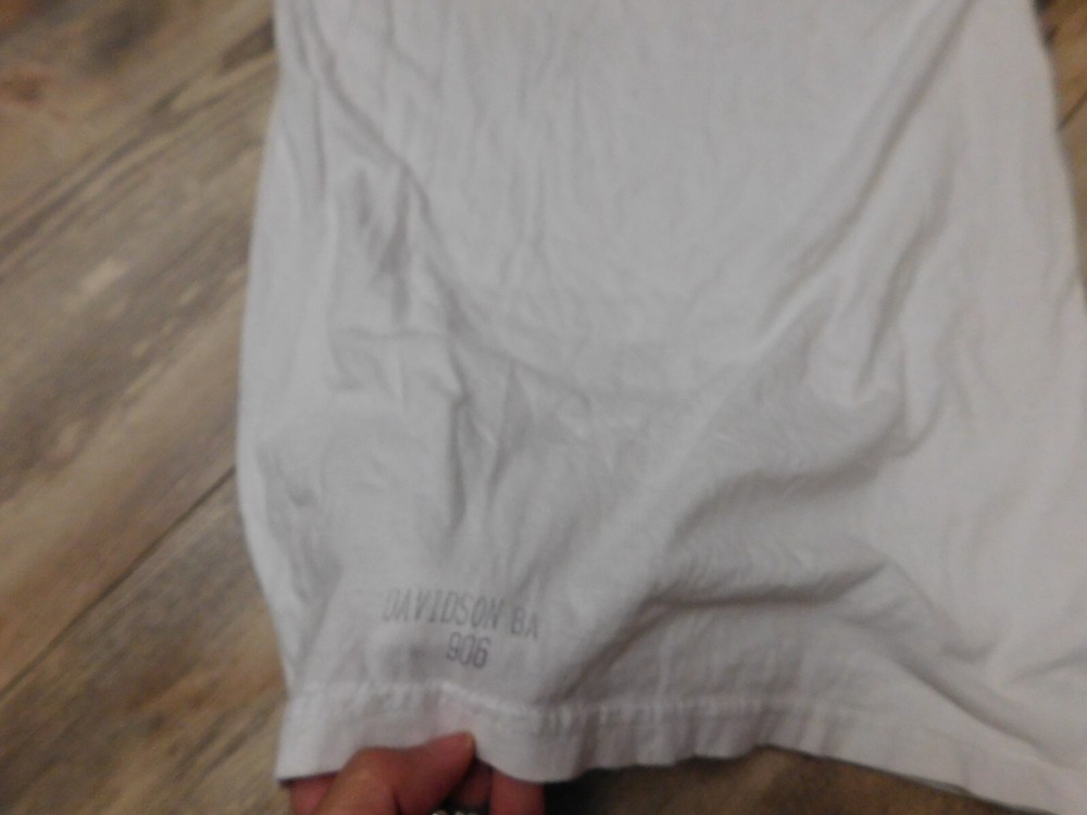 US MILITARY MANS WHITE CREWNECK UNDERSHIRT SIZE MEDIUM