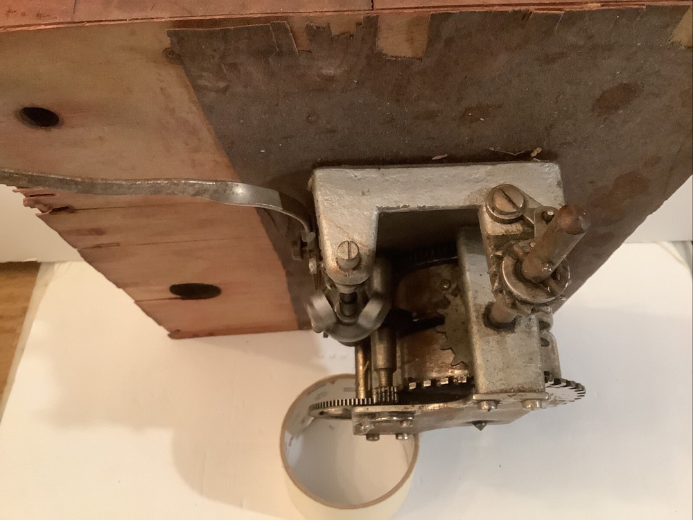 ANTIQUE VICTOR VICTROLA 2 SPRING PHONOGRAPH WORKING MOTOR BOARD W/ GUIDE.