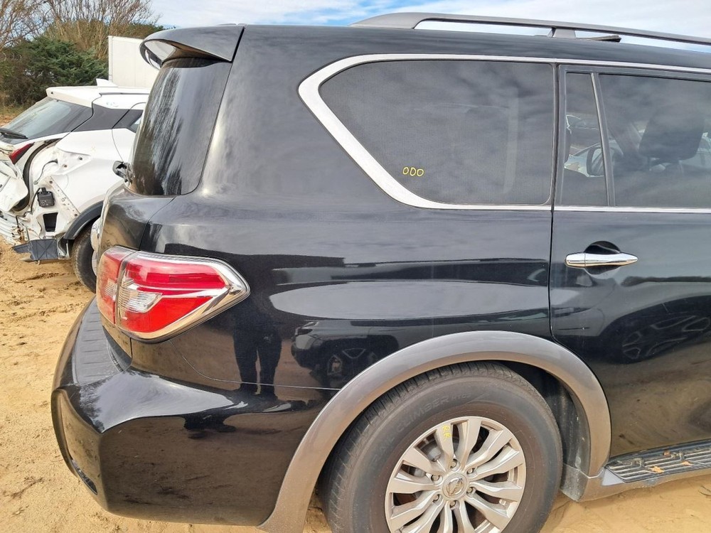 ARMADA 2017 Glove Box 4875505