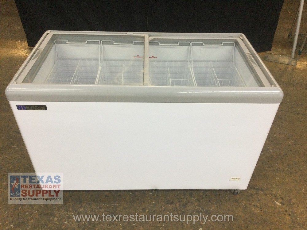 Master-Bilt MSF-52AN 52” Chest Showcase Freezer With Casters