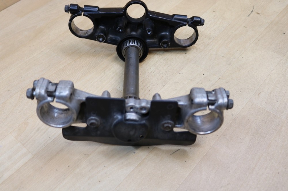Suzuki RF 600 Fork Yokes Oem fits 1993 - 1997