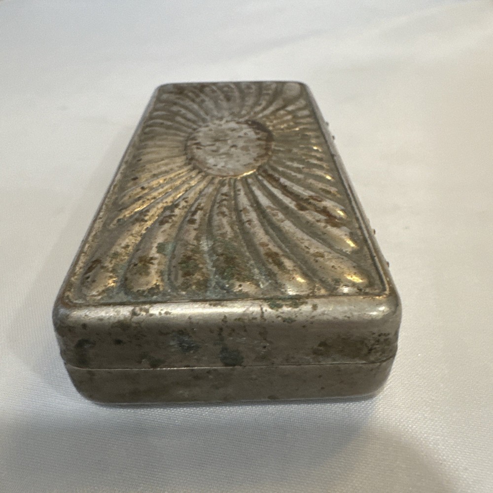 Vintage Gillette Pocket Edition razor case. 4” X 2”