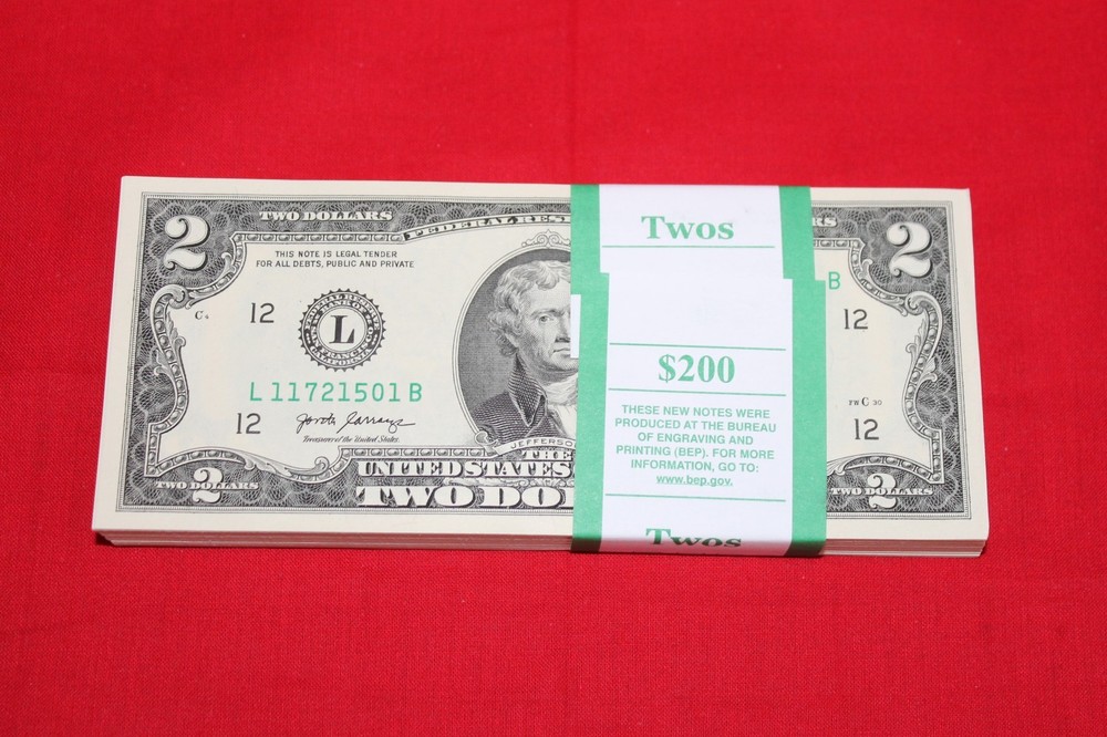 100 $2 DOLLAR BILLS NICE COMPLETE BEP FULL STRAP 100 CONSECUTIVE $200 FACE VALUE