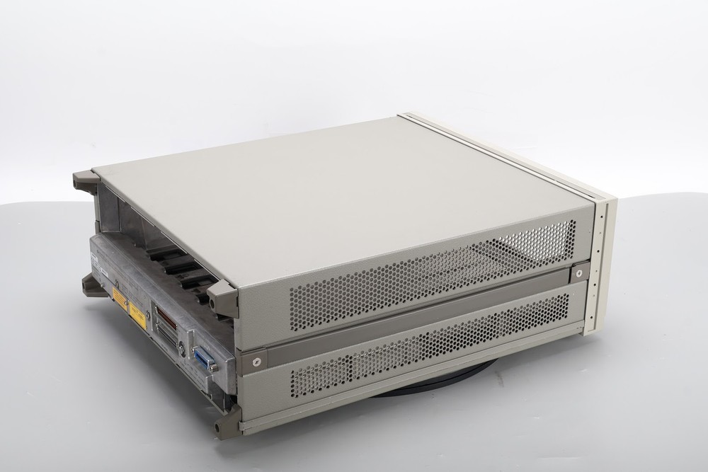 HP 70001A Mainframe - No Modules Included