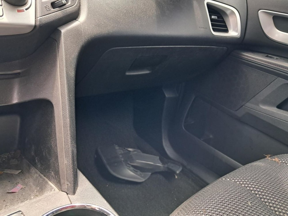 EQUINOX   2011 Glove Box 4744678
