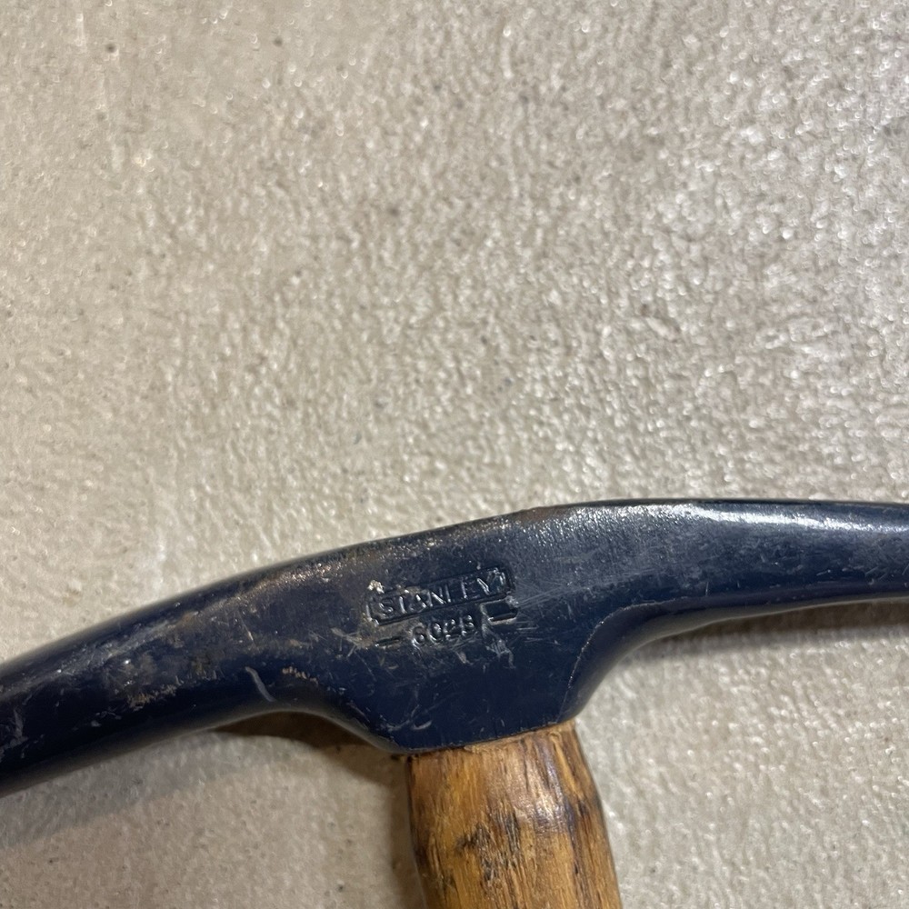 STANLEY #602B UPHOLSTERER'S TACK HAMMER - MAGNETIC - ORIGINAL HANDLE. Nice