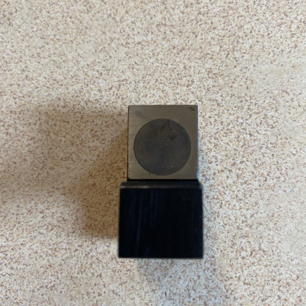 Magnetic Edge Finder Chair