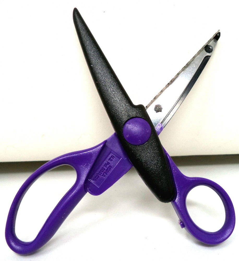 FISKARS Purple Paper Edgers Scissors: Victorian