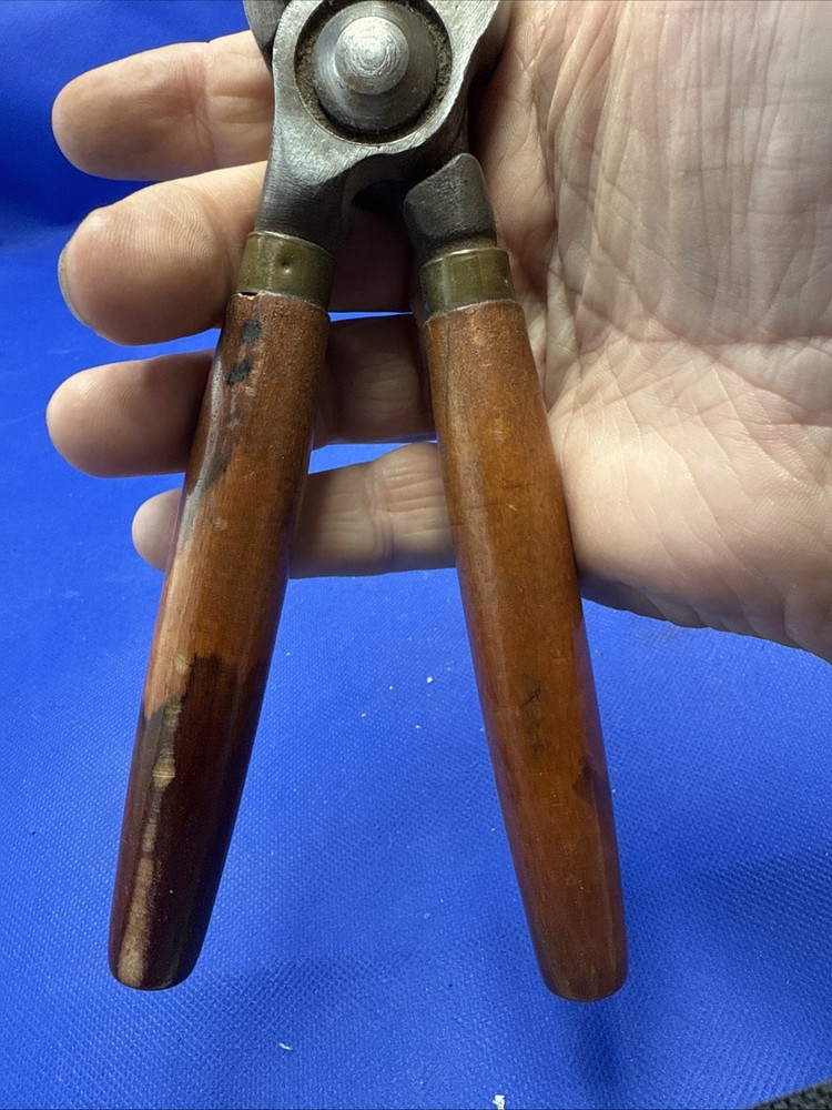 LYMAN 356242EV (EV Cherry) TWO CAVITY BULLET MOLD WITH HANDLES