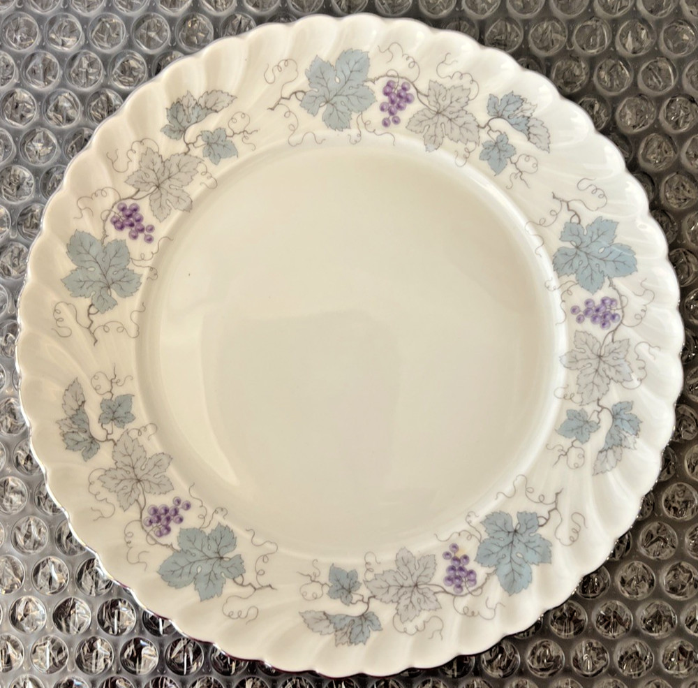 Jaeger & Co Bavaria Germany Bone China 5 Piece Dinner Set ~ Bordeaux Pattern