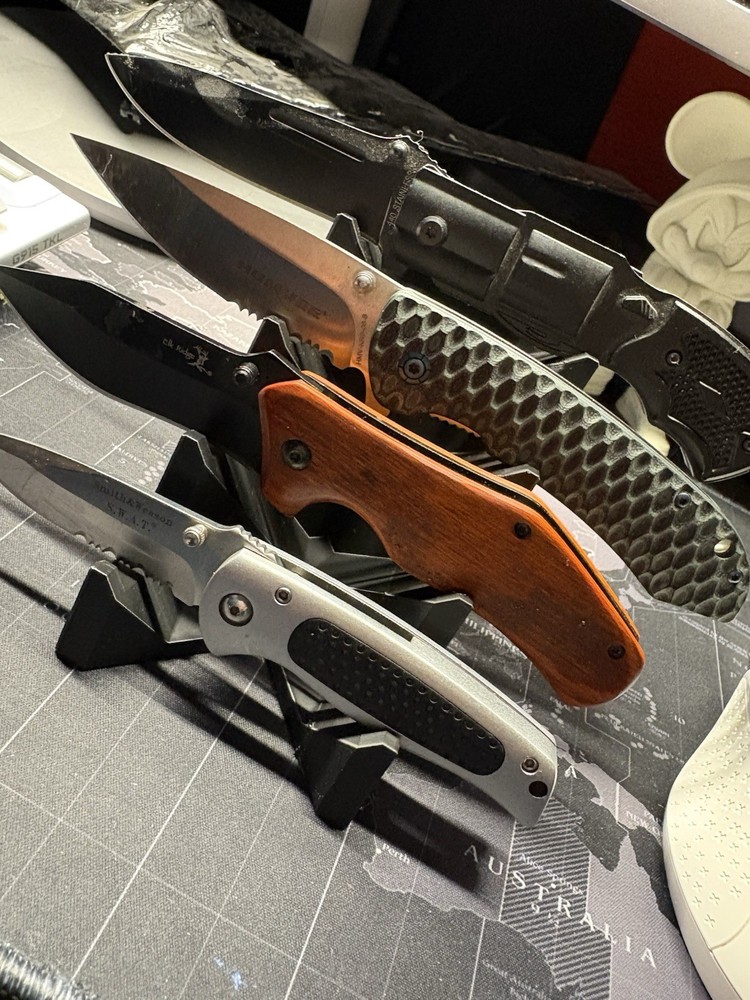 4 Knife Display Rack Stand Art