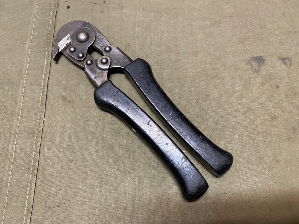 ORIGINAL WWII US ARMY M1938 WIRE CUTTERS-DATED 1945
