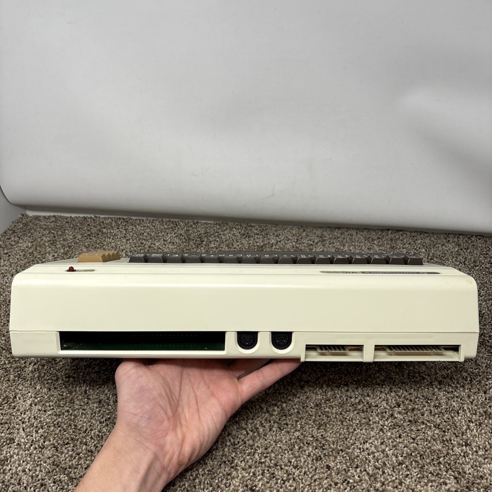 Commodore Vic-20 Computer - w/ PET Keys - Works Great Low Serial Number