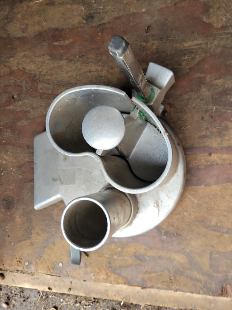 Globe Food Processor Model GFP 700 Hingeid Assembly