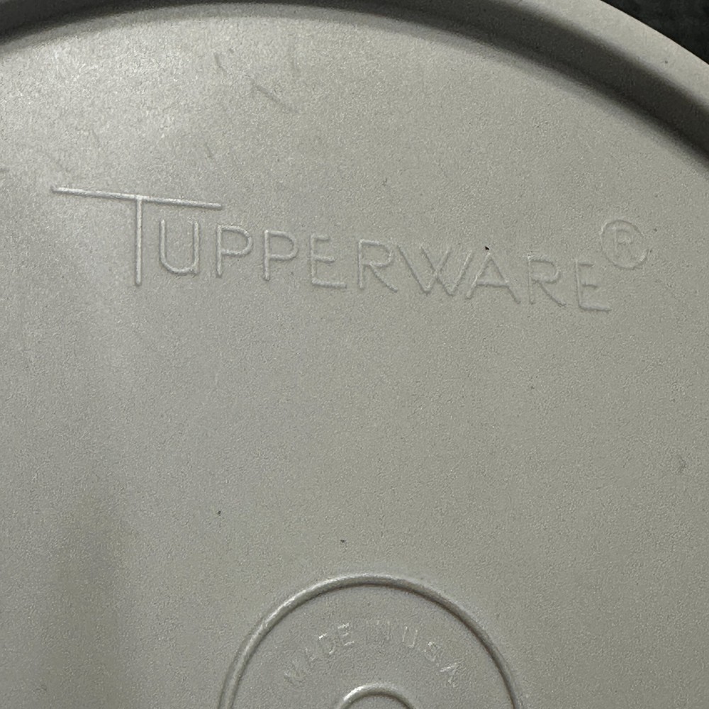 Tupperware 227-25 Gray Lid , Good Pre-owned Condition!