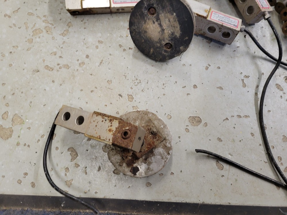 General Electric Systems Scale Head display and sensortronics pucks 500 lbs
