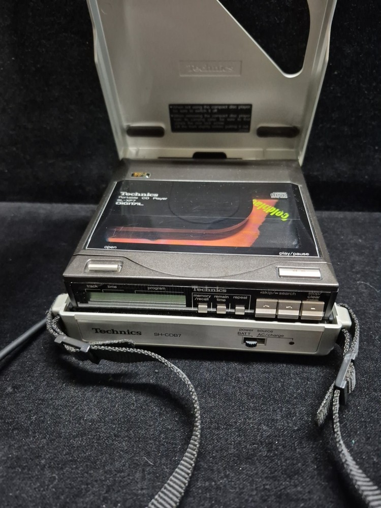 Vintage Technics Portable CD Player SL-XP7 with Case / SH-CDB7 1985