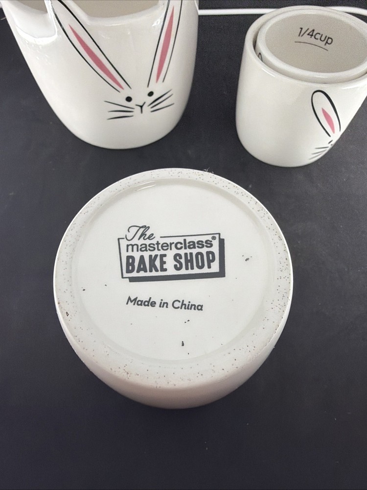 THE BAKESHOP White Bunny Rabbit Face Set 4 Nesting Measuring Cups by Masterclass