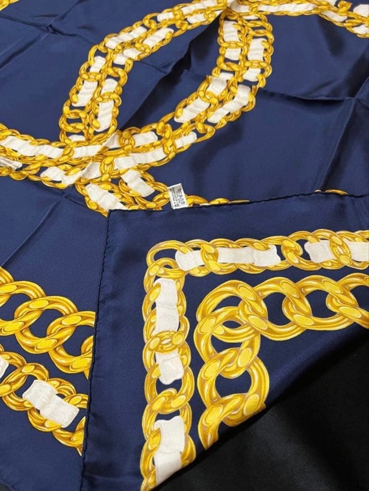 New CHANEL Chain Design Scarf