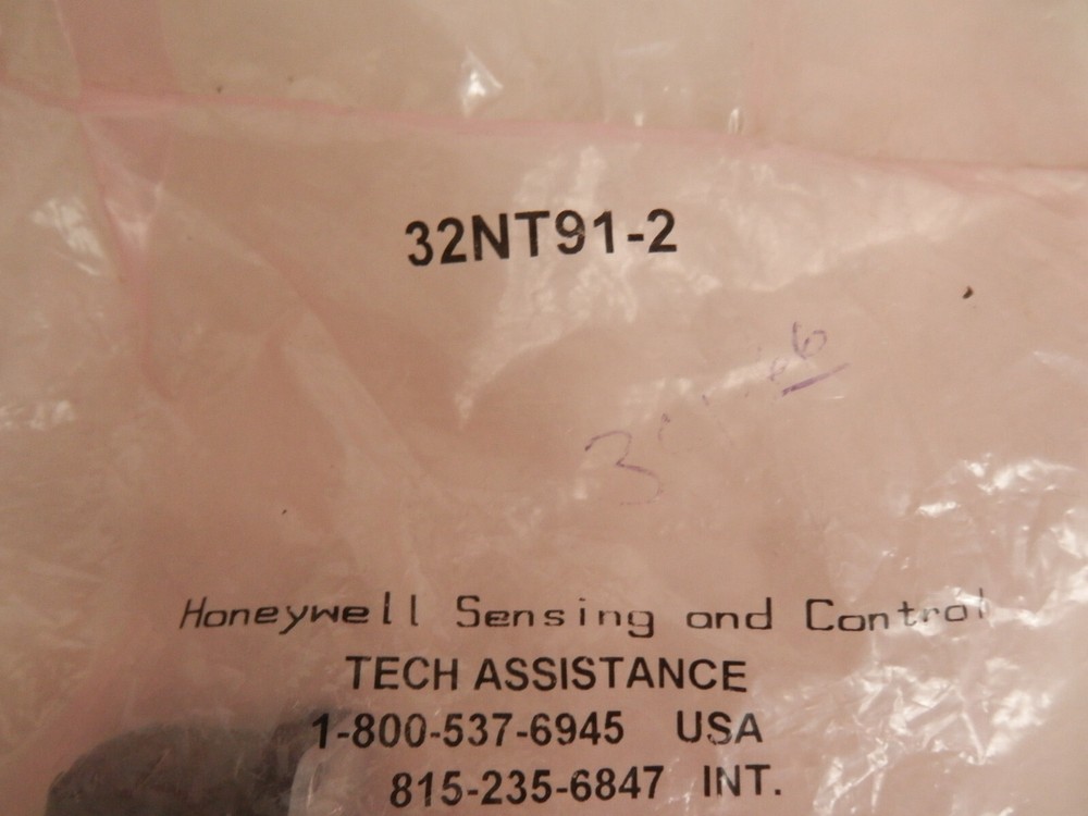 HONEYWELL 32NT91-2 TOGGLE SWITCH - 3 POSITION DP FREE SHIPPING