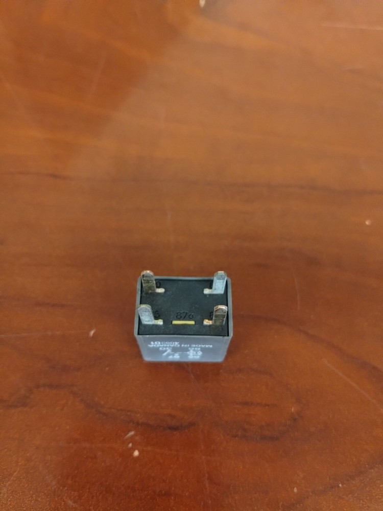 (1) GM 12088567 Relay OMRON 8567