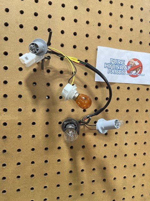 Genuine Tail Lamp Socket & Wire 92450-3Q000