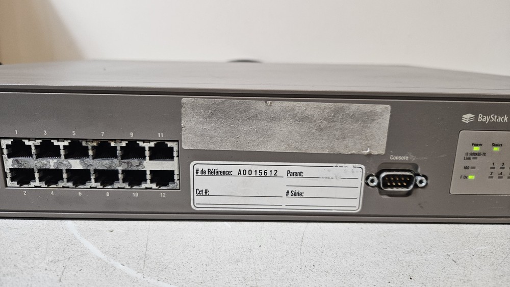 BAY NETWORKS 304 Baystack 12 Port Ethernet Switch