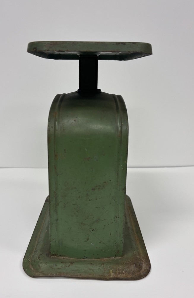Landers Frary & Clark Vintage Weight Scale - Green